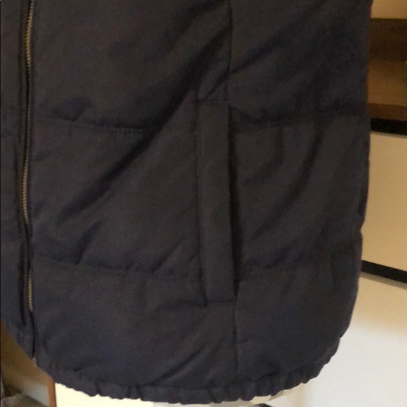 Classic Puffer Vest - Picture 4 of 5